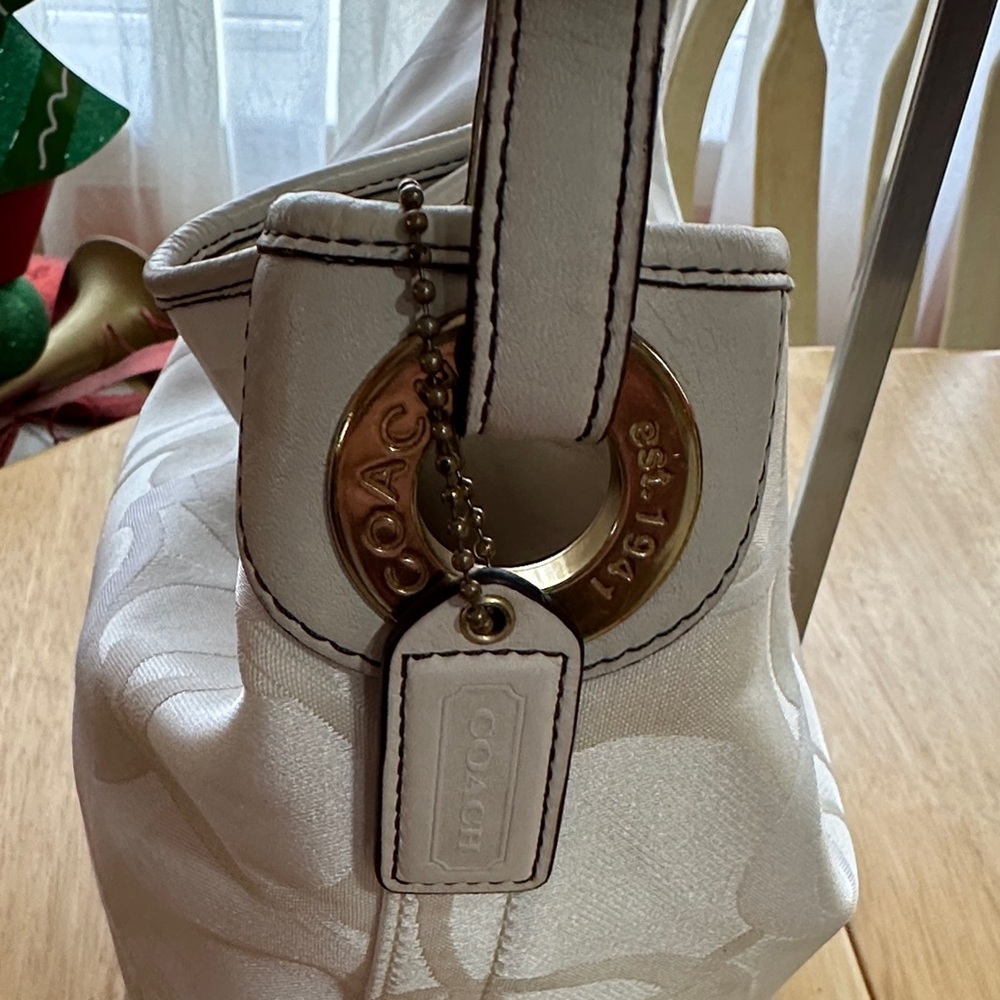 Coach 2006 Cream Designer Hobo Bag Like New - Picture 4 of 14
